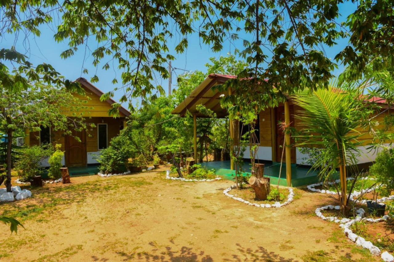 ซันน์ ท็อป คาบานา Hotel ตรินโคมาลี ภายนอก รูปภาพ