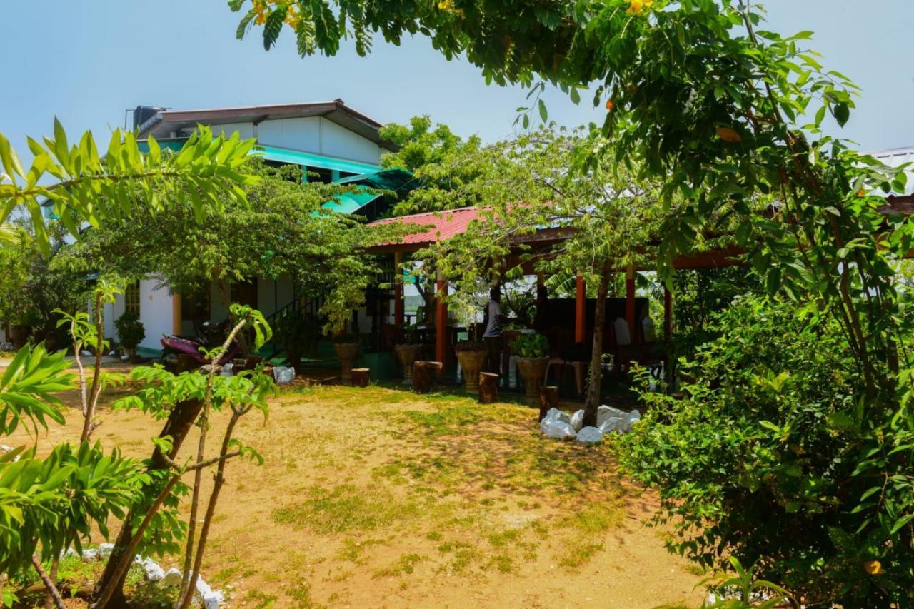 ซันน์ ท็อป คาบานา Hotel ตรินโคมาลี ภายนอก รูปภาพ