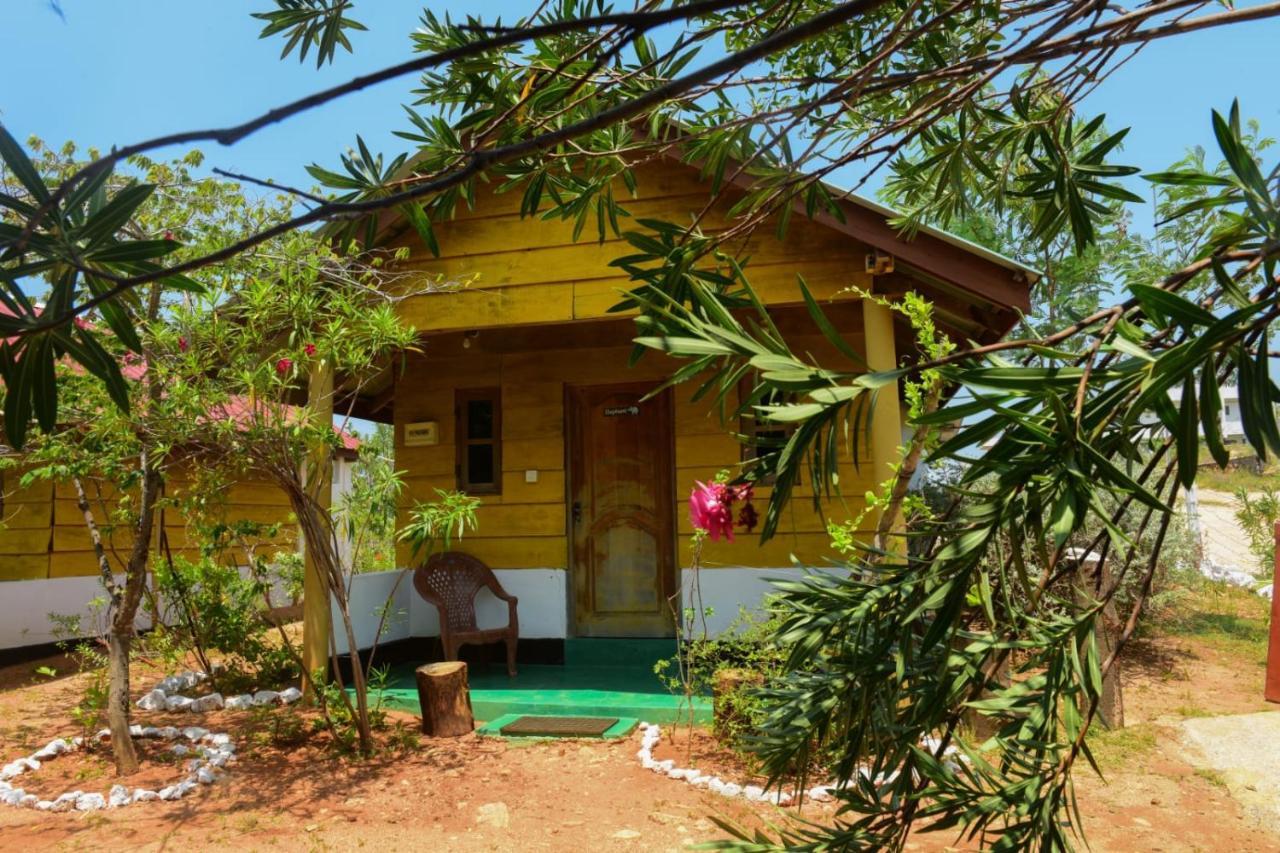 ซันน์ ท็อป คาบานา Hotel ตรินโคมาลี ภายนอก รูปภาพ