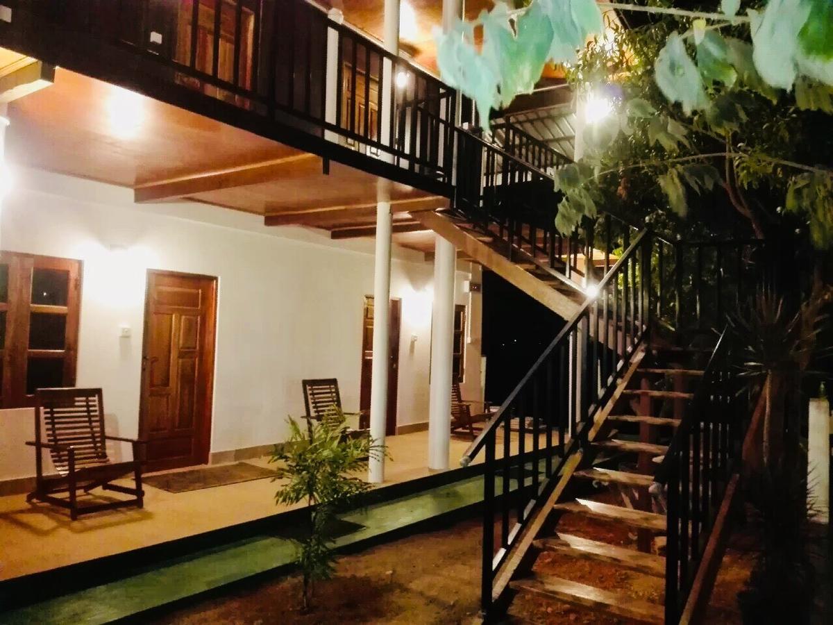 ซันน์ ท็อป คาบานา Hotel ตรินโคมาลี ภายนอก รูปภาพ