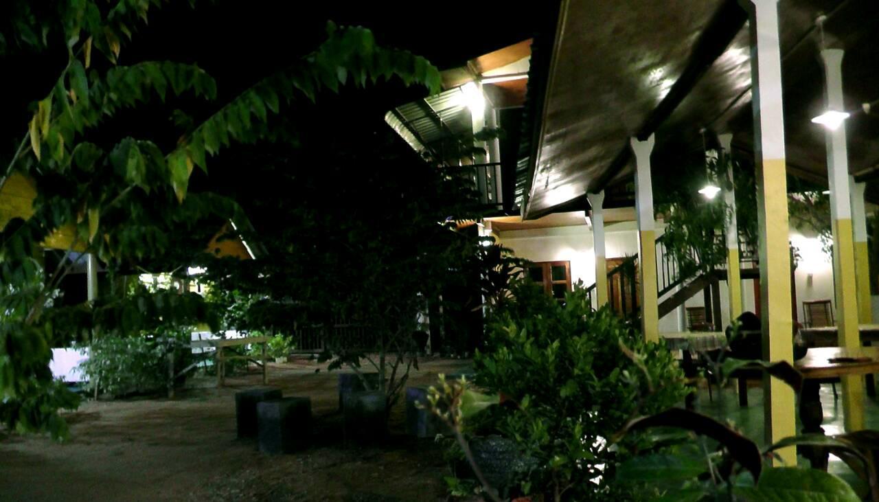 ซันน์ ท็อป คาบานา Hotel ตรินโคมาลี ภายนอก รูปภาพ