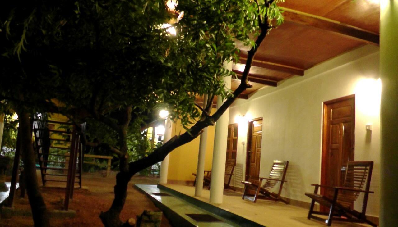 ซันน์ ท็อป คาบานา Hotel ตรินโคมาลี ภายนอก รูปภาพ