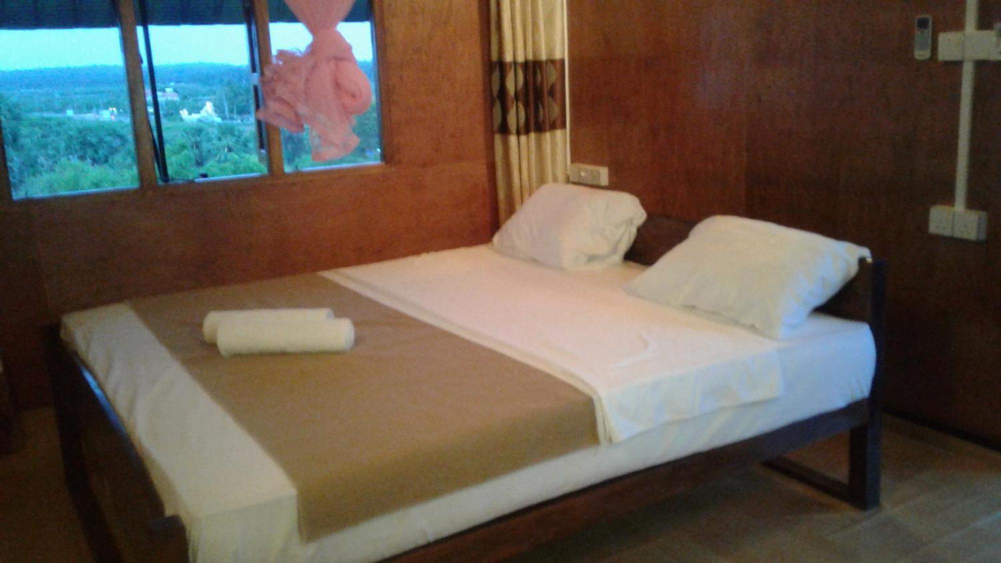 ซันน์ ท็อป คาบานา Hotel ตรินโคมาลี ภายนอก รูปภาพ